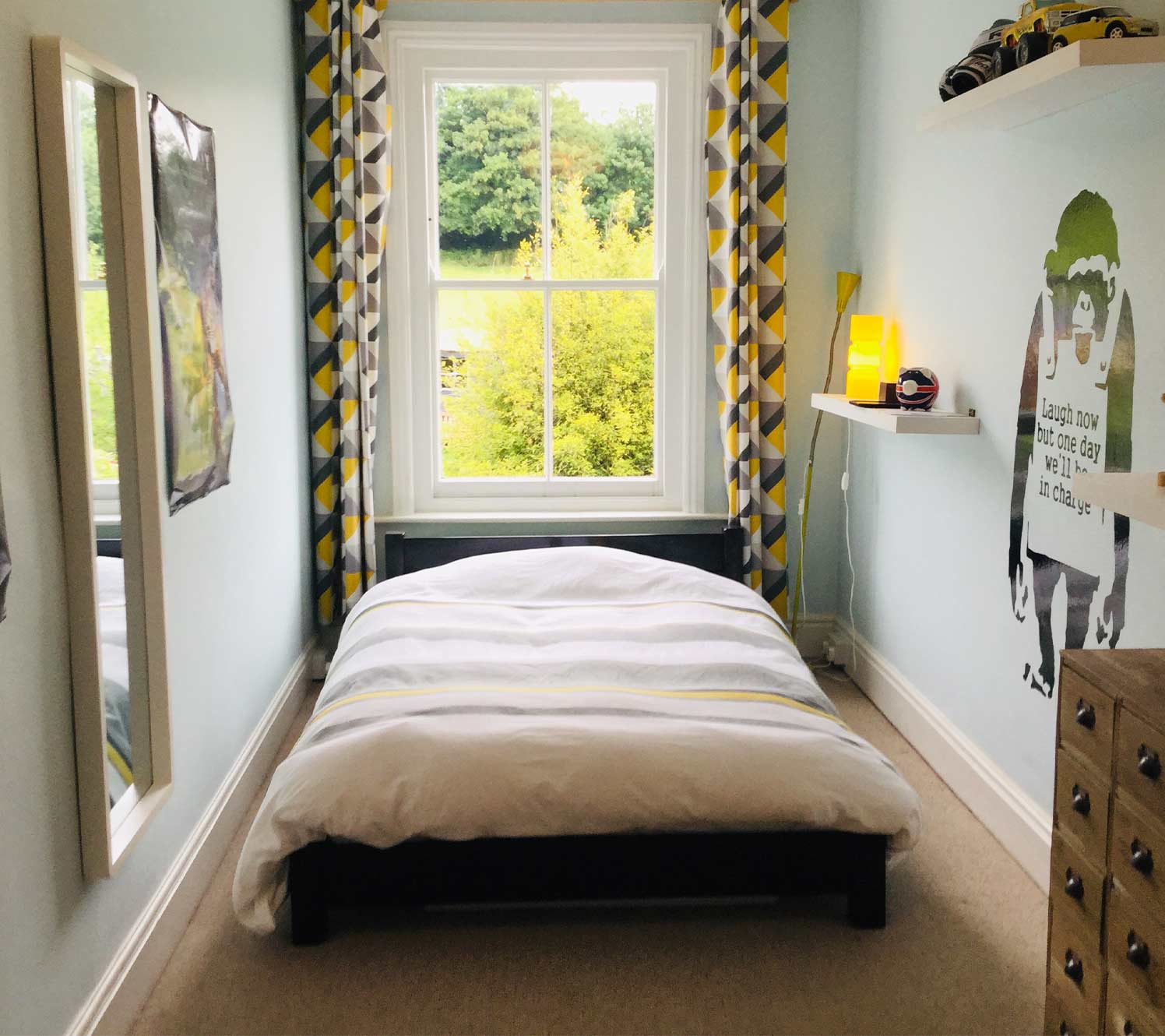 Idées d'agencement pour une chambre longue et étroite